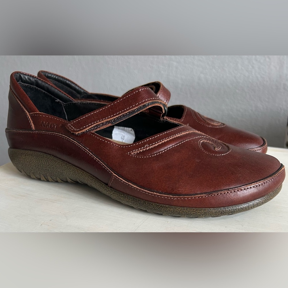 NWOT Naot Makai Mary Jane loafers, brown, women’s size 40.